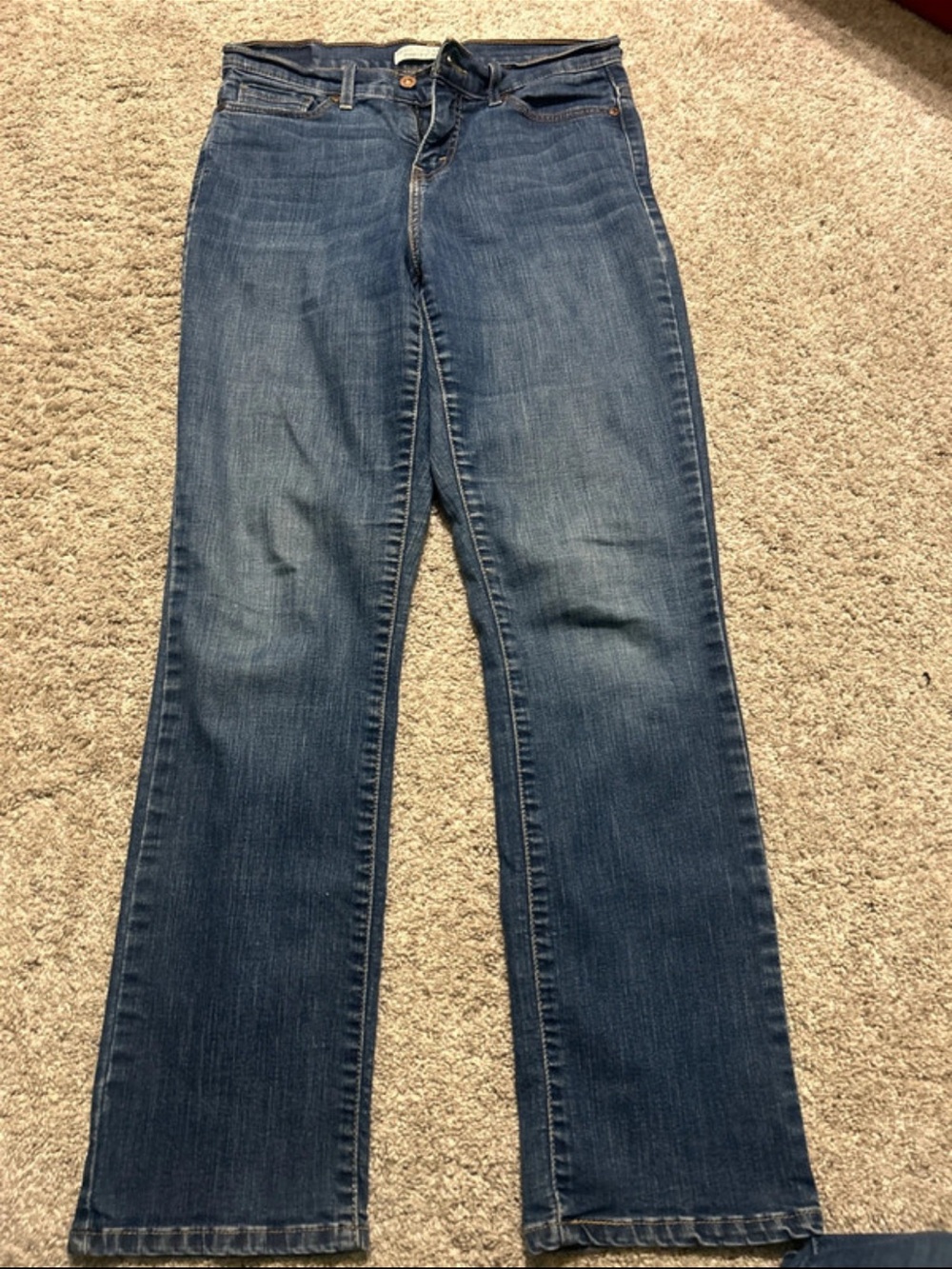 Levi's Straight-Leg perfectly slimming Women's Jeans in Medium Blue Wash